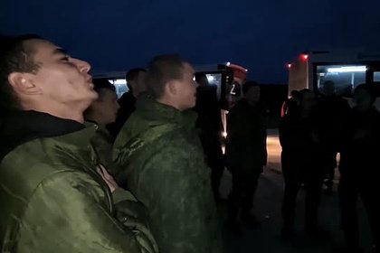 Вернувшиеся из украинского плена российские военные спели гимн России
