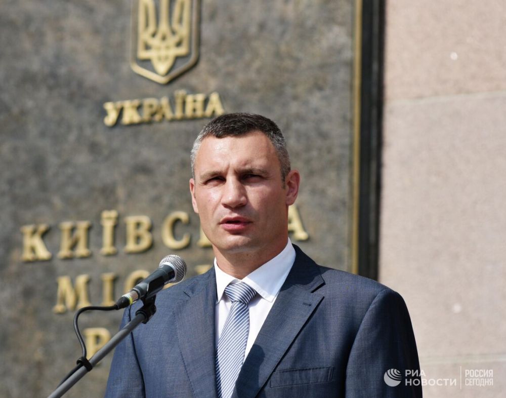 Кличко сообщил о пожаре в Киеве после падения дронов