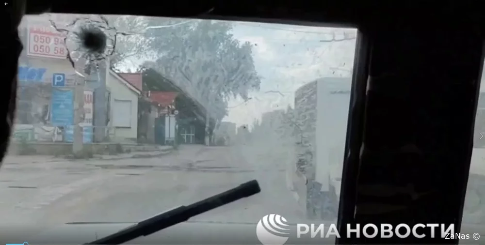 Первые кадры с улиц Лисичанска, куда зашли военные РФ